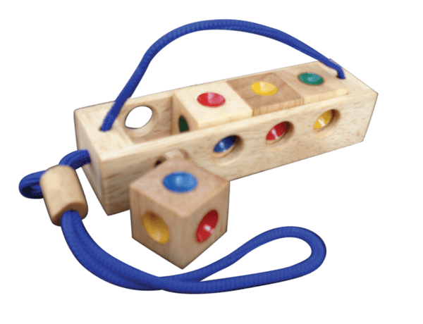 Crazy Four Logikspiel mit farbigen Holzwürfeln