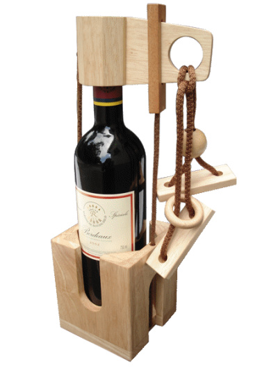 Flaschentresor aus hellem Holz